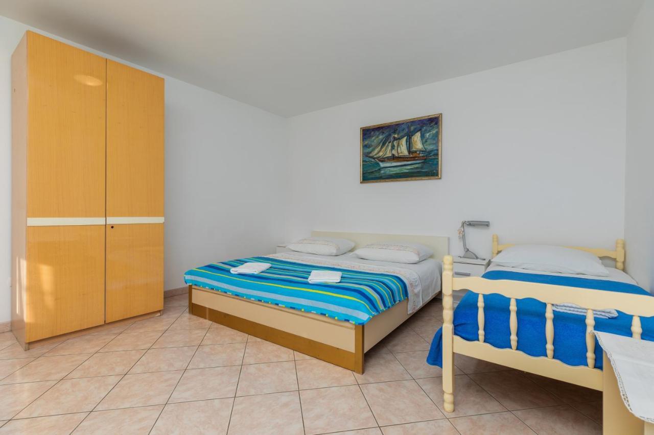 Apartments With A Parking Space Omis - 2745 ภายนอก รูปภาพ