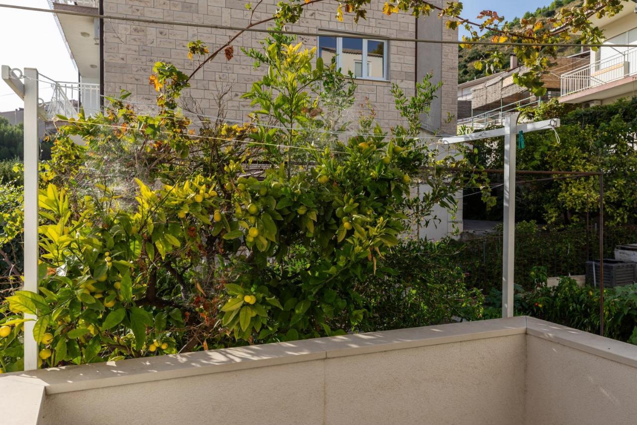 Apartments With A Parking Space Omis - 2745 ภายนอก รูปภาพ