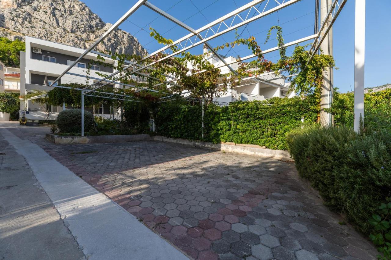 Apartments With A Parking Space Omis - 2745 ภายนอก รูปภาพ