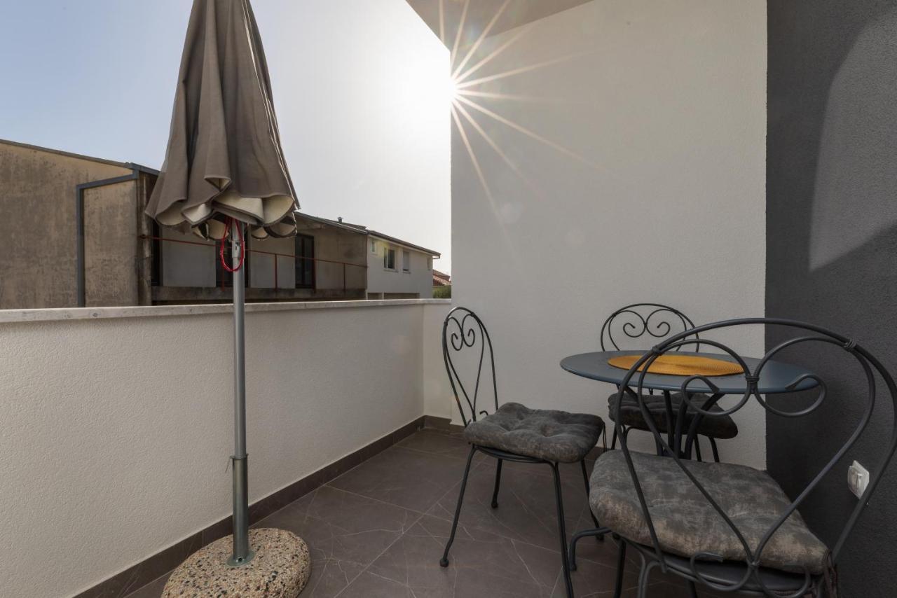 Apartments With A Parking Space Omis - 2745 ภายนอก รูปภาพ