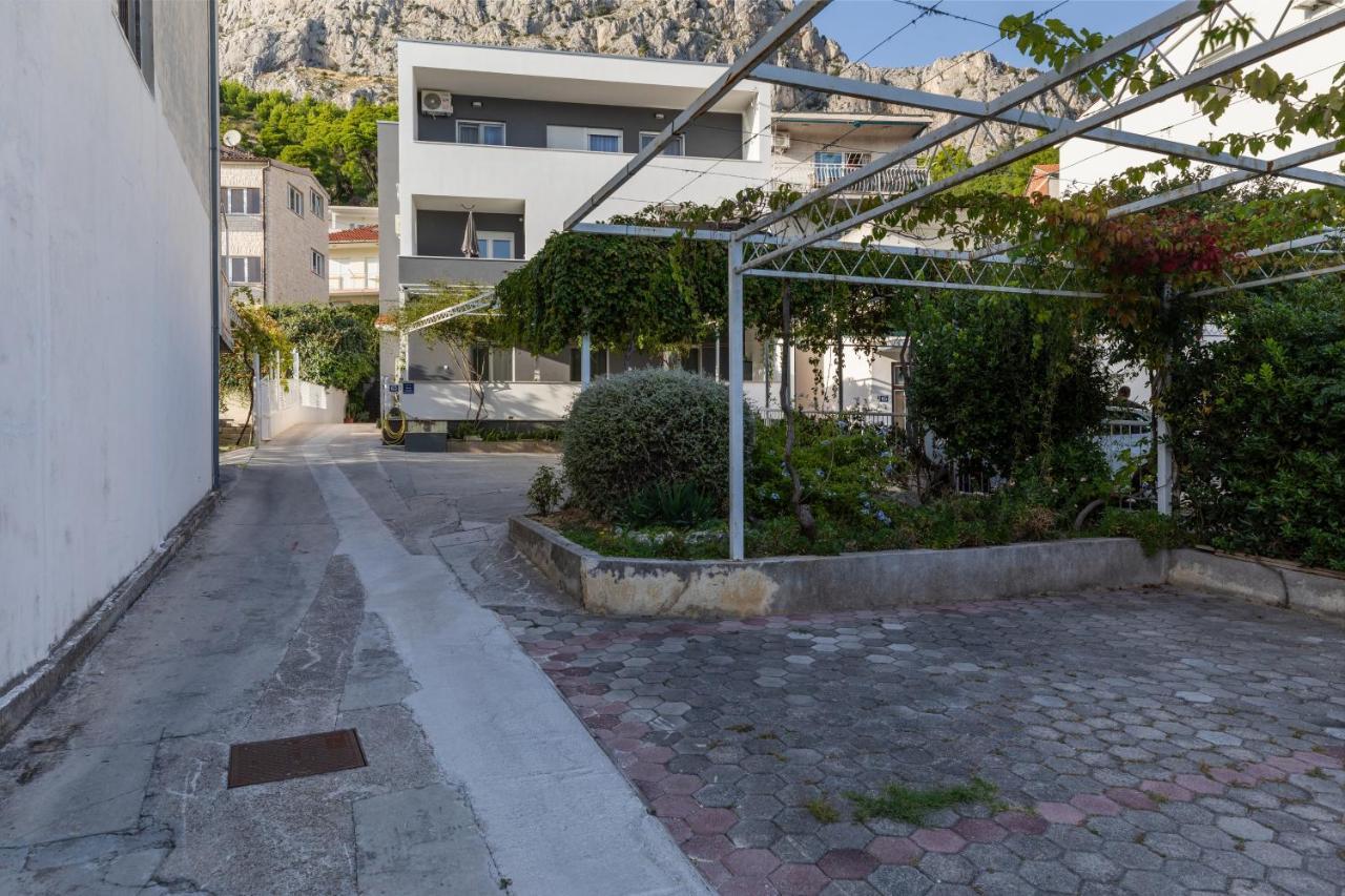 Apartments With A Parking Space Omis - 2745 ภายนอก รูปภาพ
