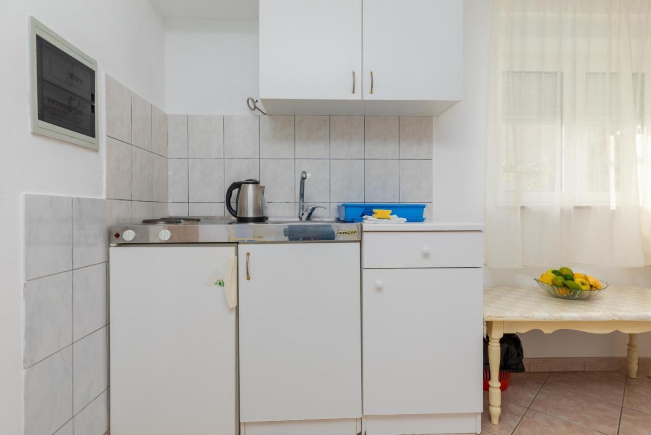 Apartments With A Parking Space Omis - 2745 ภายนอก รูปภาพ