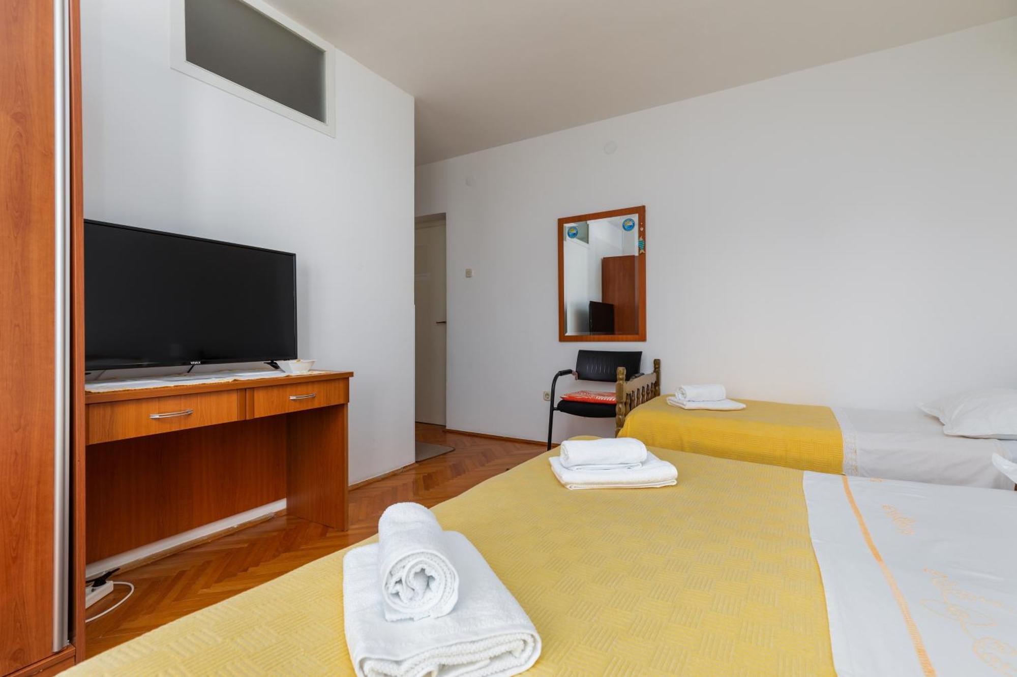 Apartments With A Parking Space Omis - 2745 ห้อง รูปภาพ
